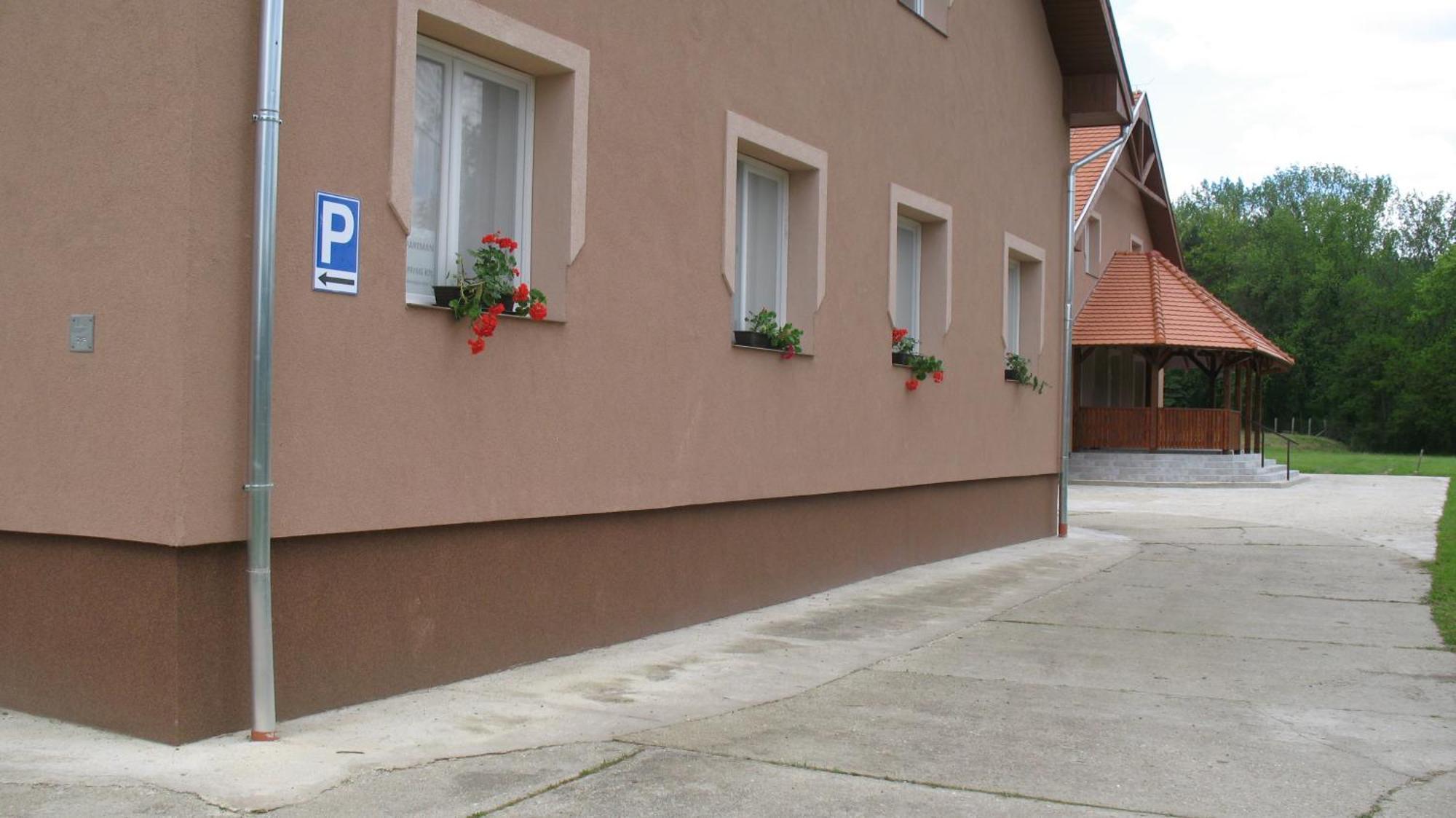 Izisz Apartman Matraterenye Luaran gambar