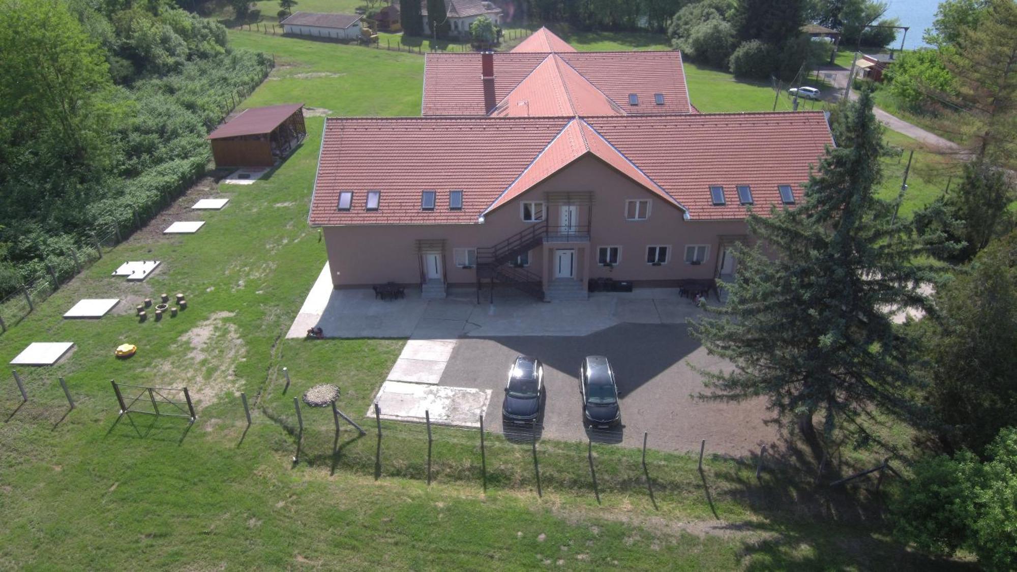 Izisz Apartman Matraterenye Luaran gambar